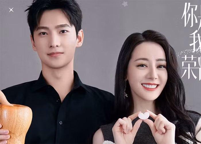 Năm 2021, khi hợp tác với Dương Dương trong phim "Em là niềm kiêu hãnh của anh", mỹ nữ Tân Cương lại dính tin đồn tình ái với nam diễn viên này. (Ảnh: QQ)