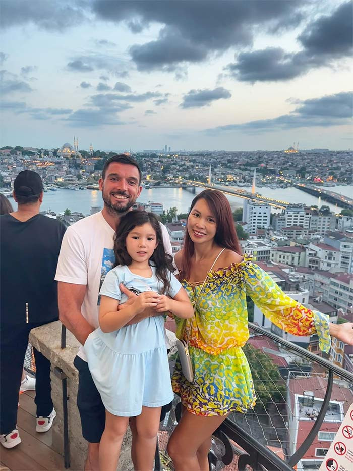 Vợ chồng Hà Anh thường xuyên đưa con gái Myla đi du lịch nhiều nơi trong và ngoài nước. Myla có thể nói giỏi cả tiếng Anh lẫn tiếng Việt.