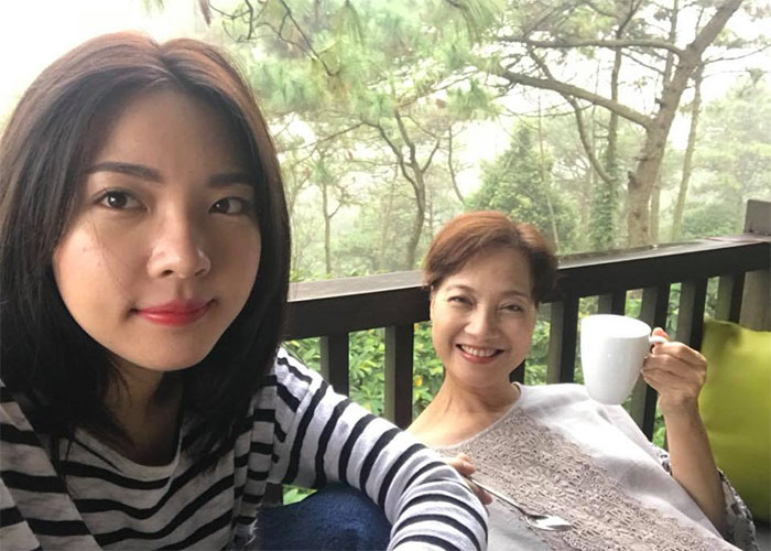 Cô cũng thường xuyên cùng chồng con đi du lịch để thư giãn đầu óc sau những dự án phim xa nhà.