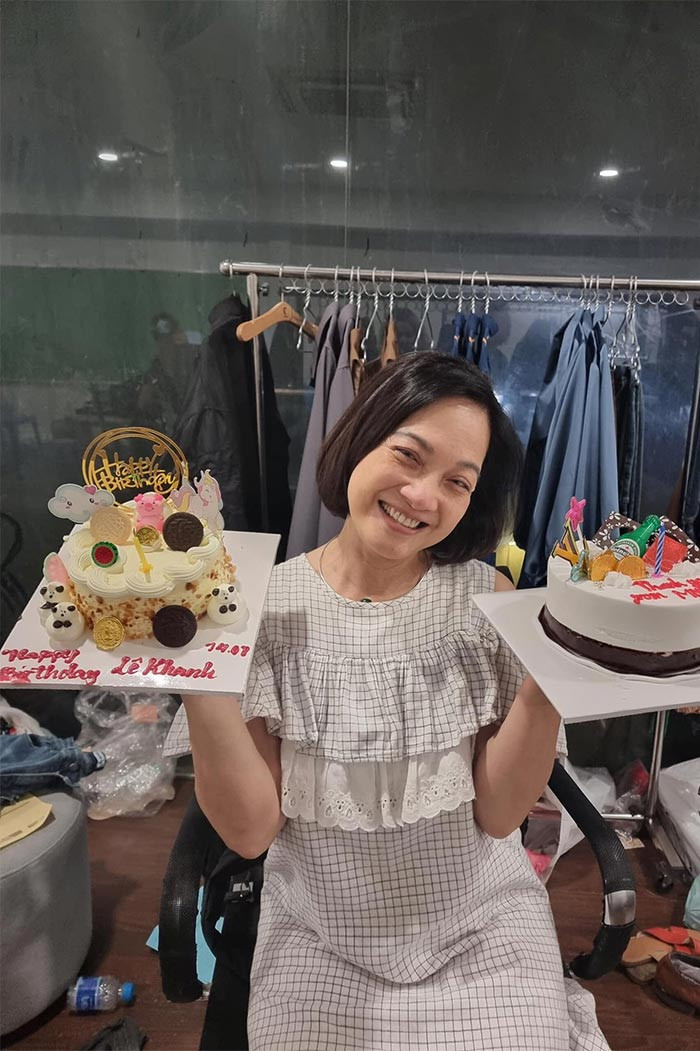 Hiện tại, NSND Lê Khanh sống cùng gia đình trong một căn nhà rộng rãi, style hoài cổ ở An Dương Vương - Tây Hồ (Hà Nội).