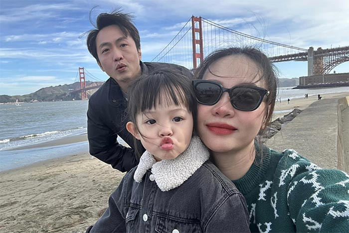 Suchin thường xuyên được bố mẹ cho đi du lịch khắp nơi cả trong, ngoài nước và toàn check in những nơi sang chảnh.