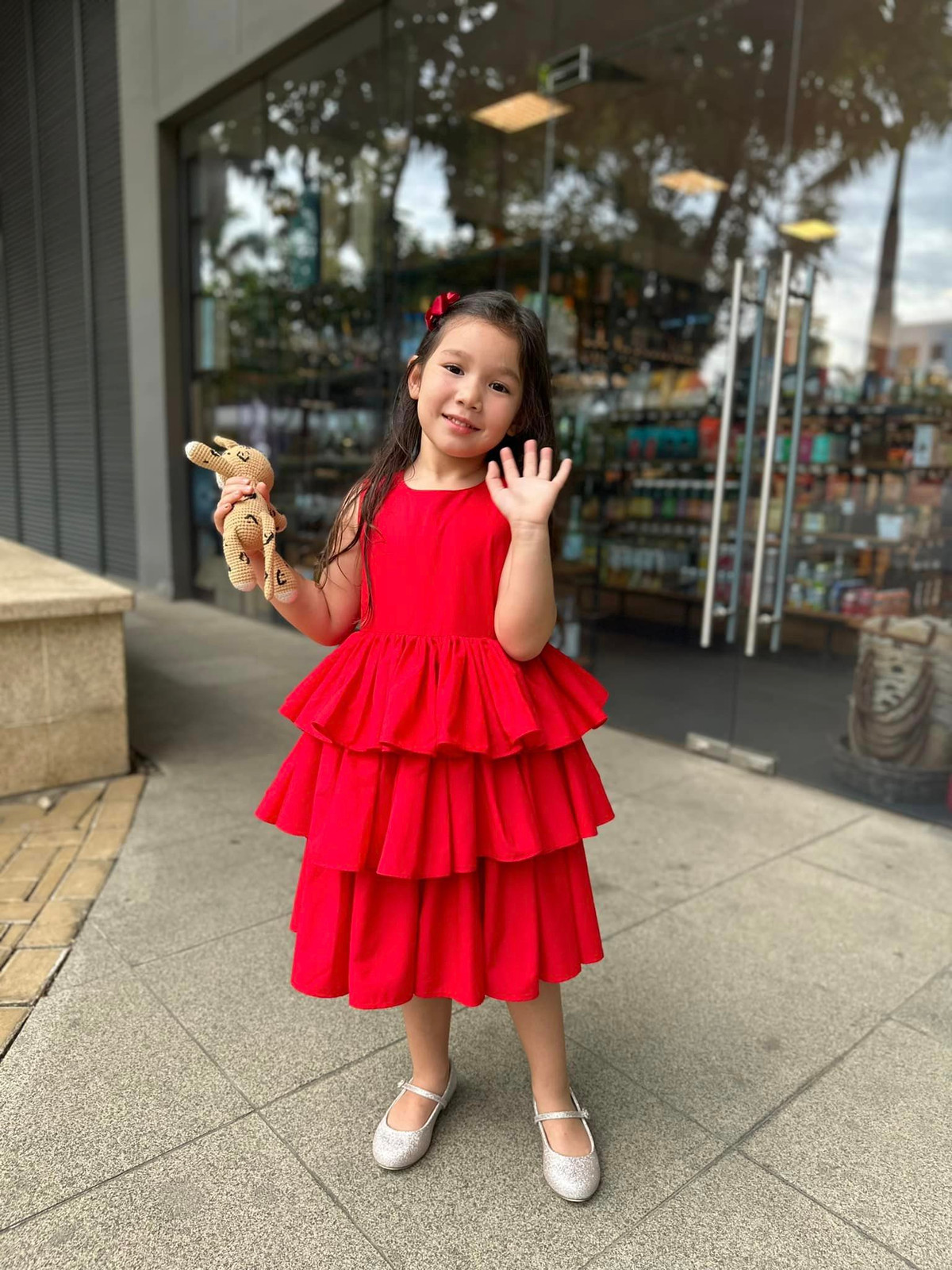 Hình ảnh đáng yêu và dễ thương của con gái lai Tây nhà Hà Anh khiến cư dân mạng dự đoán cô bé sẽ là "hoa hậu, siêu mẫu trong tương lai". Nữ siêu mẫu cũng tiết lộ Myla sở hữu chiều cao 1m20.