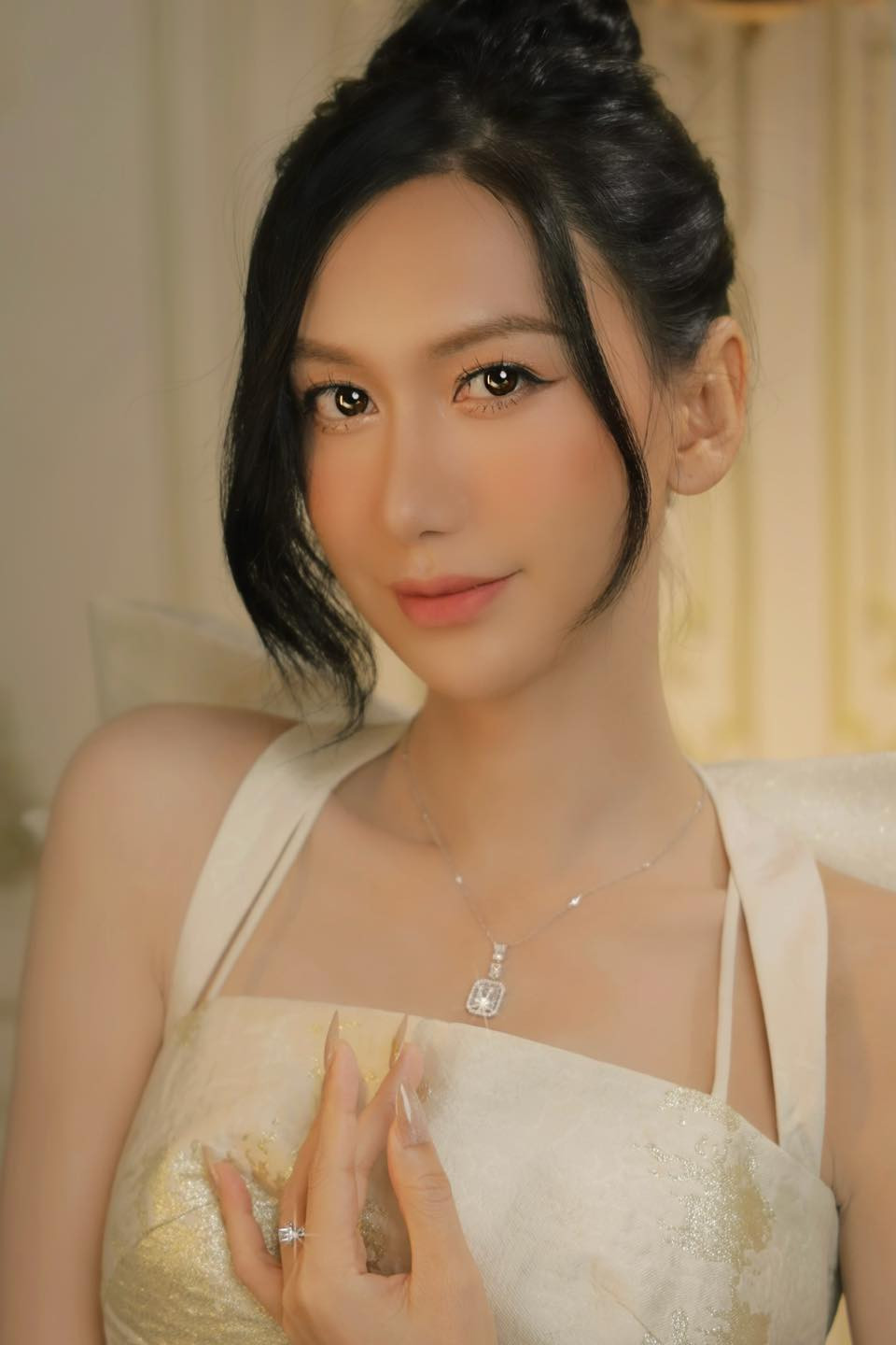 Dù thừa nhận hạn chế của bản thân là nhảy chưa tốt và không có nhiều kỹ thuật khi hát nhưng mỹ nhân chuyển giới quê Bắc Giang muốn khán giả thấy cô lột xác, thấy được con người và phong cách hiện tại của cô.