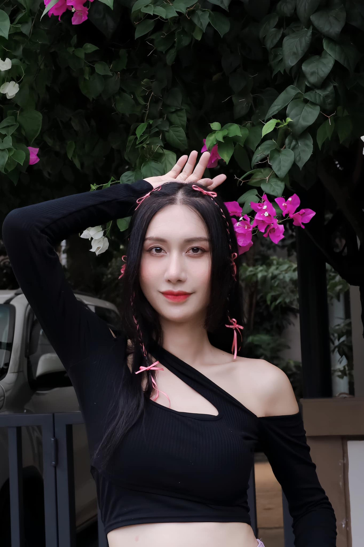 Trong loạt ảnh mới, Lynk Lee còn tiết lộ đang ở nhà chung với dàn mỹ nhân thi "Chị đẹp đạp gió rẽ sóng".