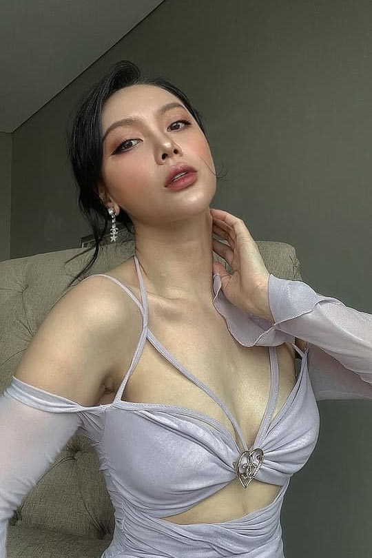 Người đẹp 36 tuổi cho biết, cô chưa bao giờ đụng dao kéo để có vẻ đẹp hiện tại. Điều quan trọng để Minh Hà giữ được sự trẻ trung, tươi mới chính là bí quyết cân bằng giữa thể chất và tinh thần, trong đó, tinh thần là yếu tố quan trọng hơn cả.