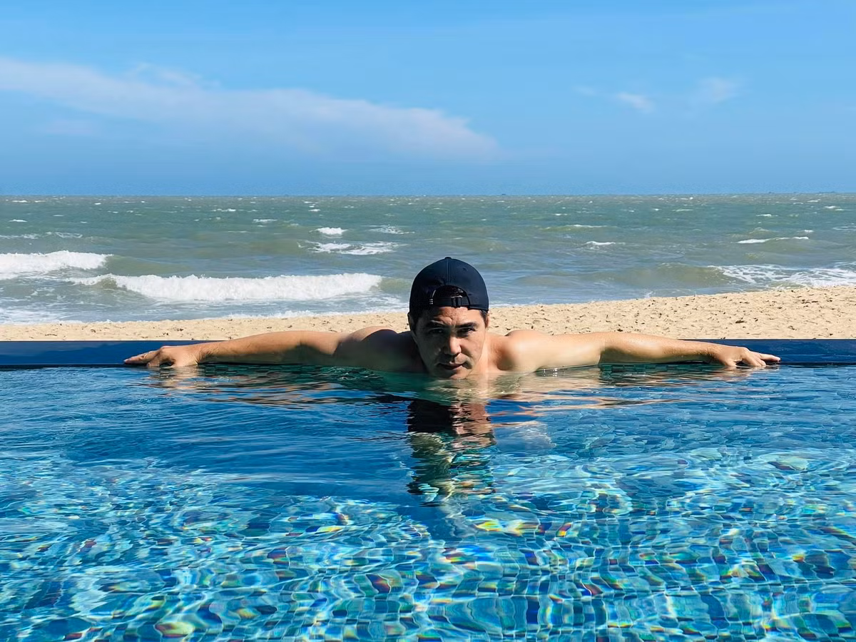 Phong độ ngút ngàn, đào hoa trên phim, thế nhưng Trung Dũng vẫn sống độc thân ở tuổi trung niên.