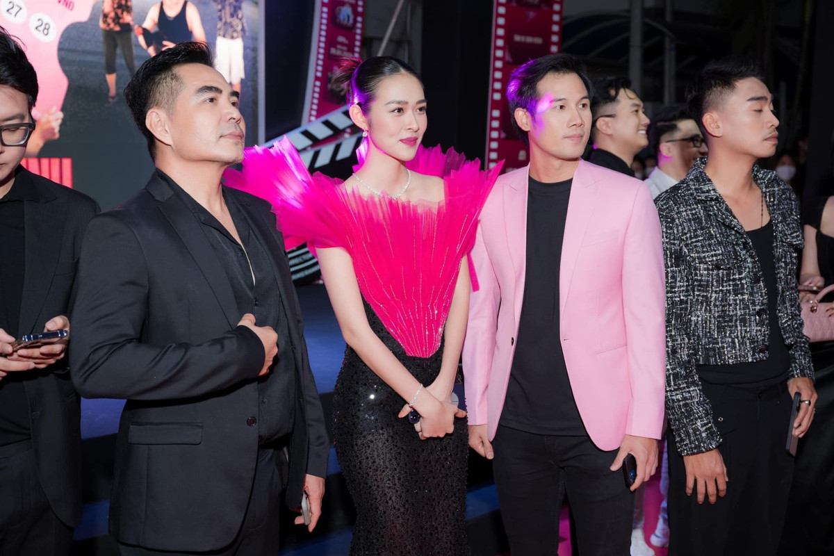 Vai chính trong "Lật mặt 6" đánh dấu sự trở lại với phim điện ảnh của nam diễn viên Trung Dũng sau 10 năm kể từ lần đóng "Lạc giới".