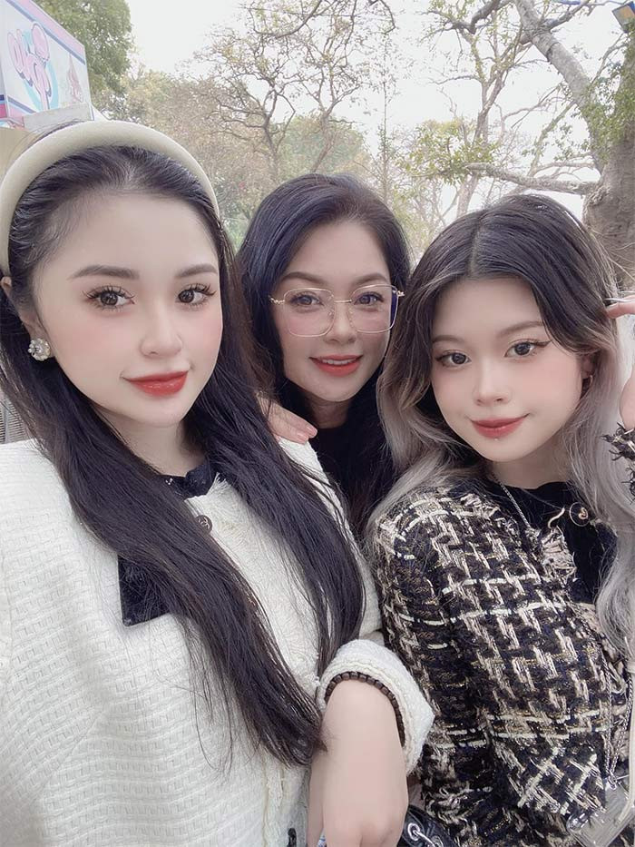 Hiện nữ diễn viên đã mua được nhà riêng và sống chung với con gái út, con gái lớn của cô đã lấy chồng cách đây vài năm.