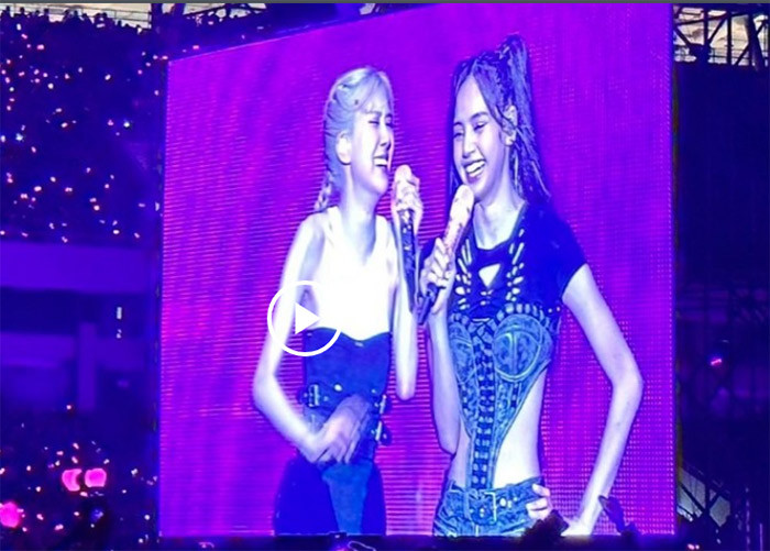 Lisa và Rosé đáng yêu trên sân khấu Hà Nội. (Ảnh: Blackpink Nations).