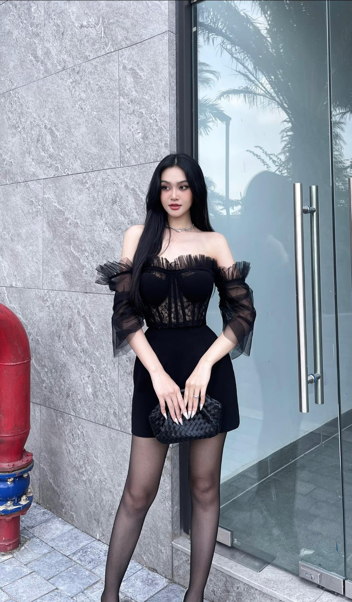 Mỹ nhân quê Thanh Hóa còn thu hút nhờ gương mặt xinh đẹp, sắc sảo, vóc dáng gợi cảm cùng chiều cao lý tưởng 1m66.