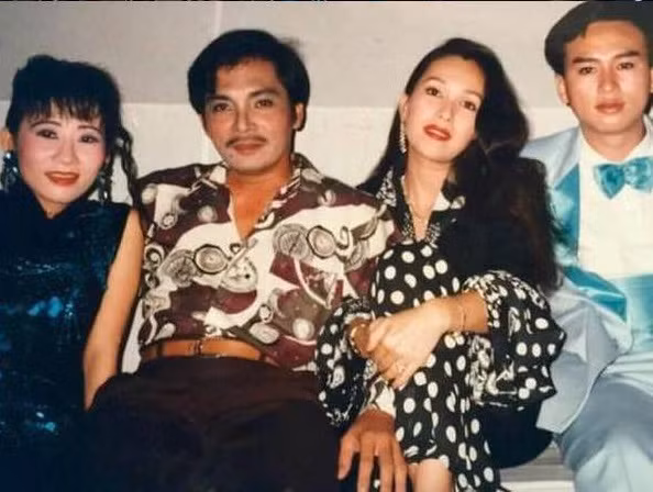 Vừa nổi tiếng lại đẹp trai nên Thương Tín rất đào hoa. Có không ít bóng hồng tự nguyện đến với ông. Thậm chí nam diễn viên phim "Ván bài lật ngửa” còn từng được một nữ đại gia bao nuôi "thích gì được nấy". Ảnh: Gia đình.