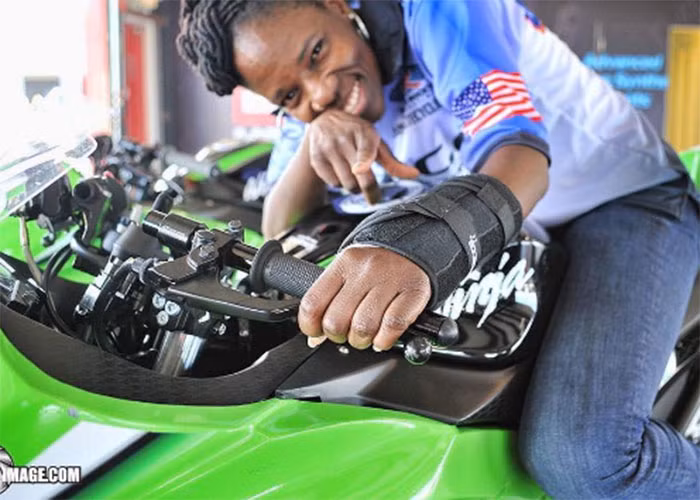 Nữ diễn viên đóng thế Joi Harris đã thiệt mạng khi đang quay một cảnh đi motor trên phim trường “Deadpool 2” ở Vancouver, British Columbia vào tháng 8/2017. Đây là bộ phim đầu tiên Joi tham gia với tư cách diễn viên đóng thế. (Ảnh: Instagram)