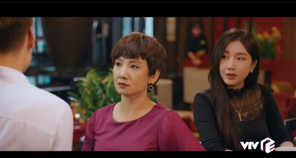 Minh Anh còn được lòng của mẹ Quy khi bà tỏ vẻ muốn cô trở thành con dâu mình.