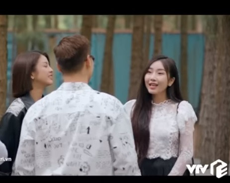 Minh Anh và Quy từng có thời gian cùng đi du học và hiện còn là đối tác của nhau. Có tình cảm với Quy nhưng cậu bạn lại đem lòng yêu Ly, Minh Anh tỏ ra khó chịu, hết lần này đến lần khác cản trở Quy và Ly.