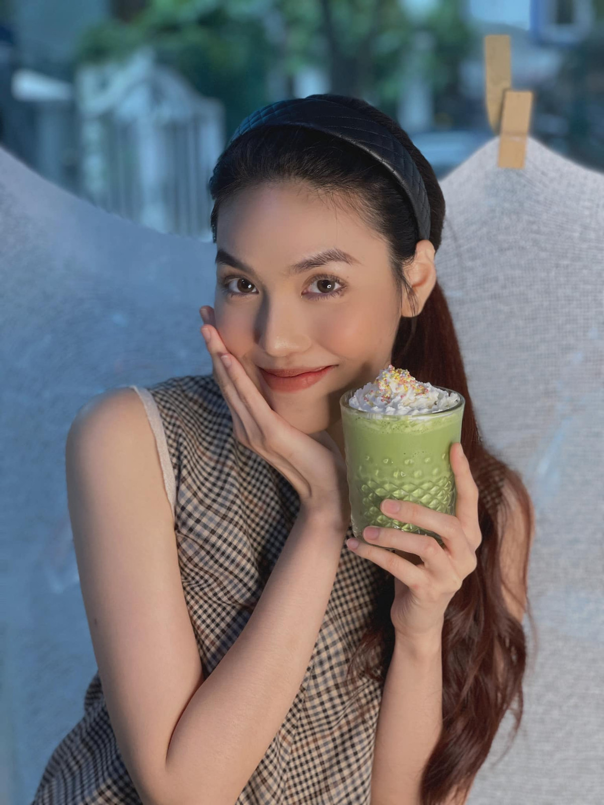 Theo đó, giám khảo The New Mentor từng chia sẻ cô uống trà chanh mật ong với nước ấm vào mỗi buổi sáng thức dậy để thanh lọc cơ thể.