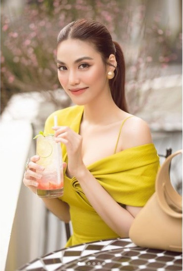 Mỹ nhân 9X còn làm đẹp từ bên trong khi áp dụng chế độ dinh dưỡng, sinh hoạt và luyện tập nghiêm ngặt.