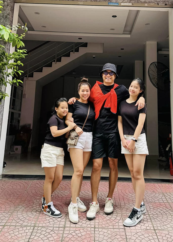 Thời gian này, Hồng Đăng thường xuyên đưa vợ con đi chơi, đi du lịch.