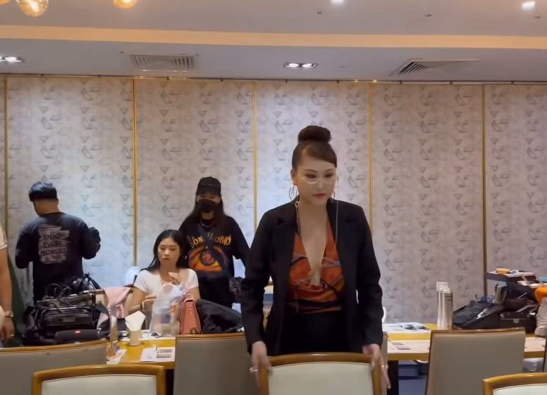 Ngắm ảnh đời thường, không ít người phỏng đoán nữ diễn viên "Cô gái xấu xí" sử dụng app giúp gương mặt trông gọn gàng, trắng mịn hơn.