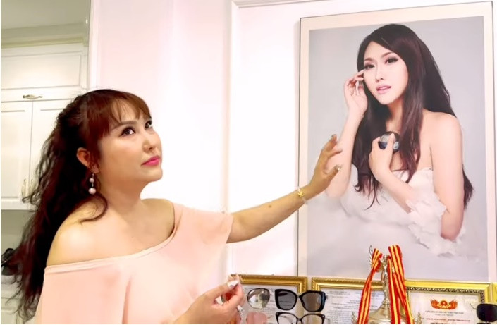 Bà mẹ đơn thân chia sẻ hình ảnh về tổ ấm khang trang cùng bức ảnh cách đây 8 năm khi đang mang bầu con trai Tấn Đức.