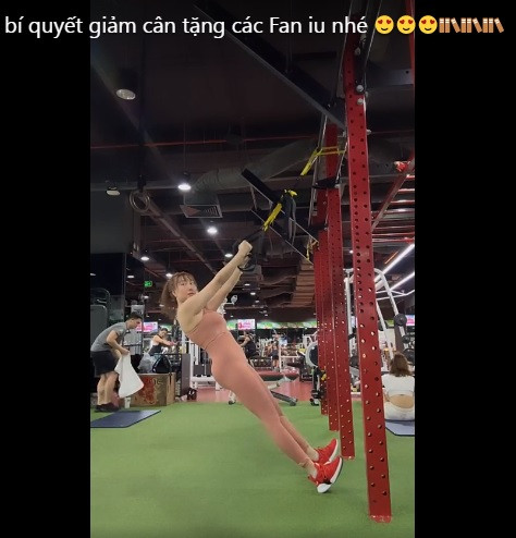 Mới đây, Phi Thanh Vân gây sốt khi khoe vóc dáng quyến rũ nhờ giảm được 2kg sau gần 3 tuần nghỉ Tết. Chia sẻ của nữ diễn viên "Cô gái xấu xí" khiến chị em thi nhau xin bí quyết giảm cân.