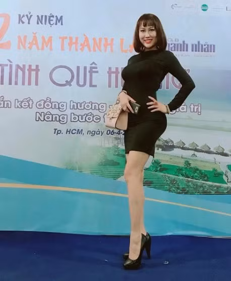 Nhờ nỗ lực làm đẹp cho bản thân, nhan sắc của Phi Thanh Vân ngày càng thăng hạng, vóc dáng thon gọn cân đối, vòng ba không còn biến dạng như thời mới "trùng tu" cách đây 6 năm.