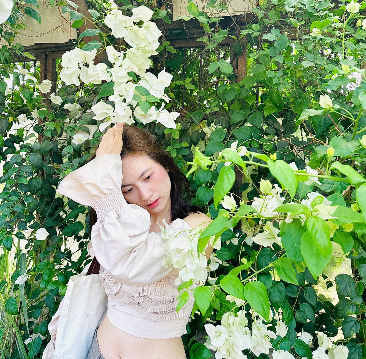 Mỹ nhân quê Cà Mau sở hữu nhan sắc ngọt ngào, vóc thanh mảnh cùng chiều cao nổi bật 1m70.