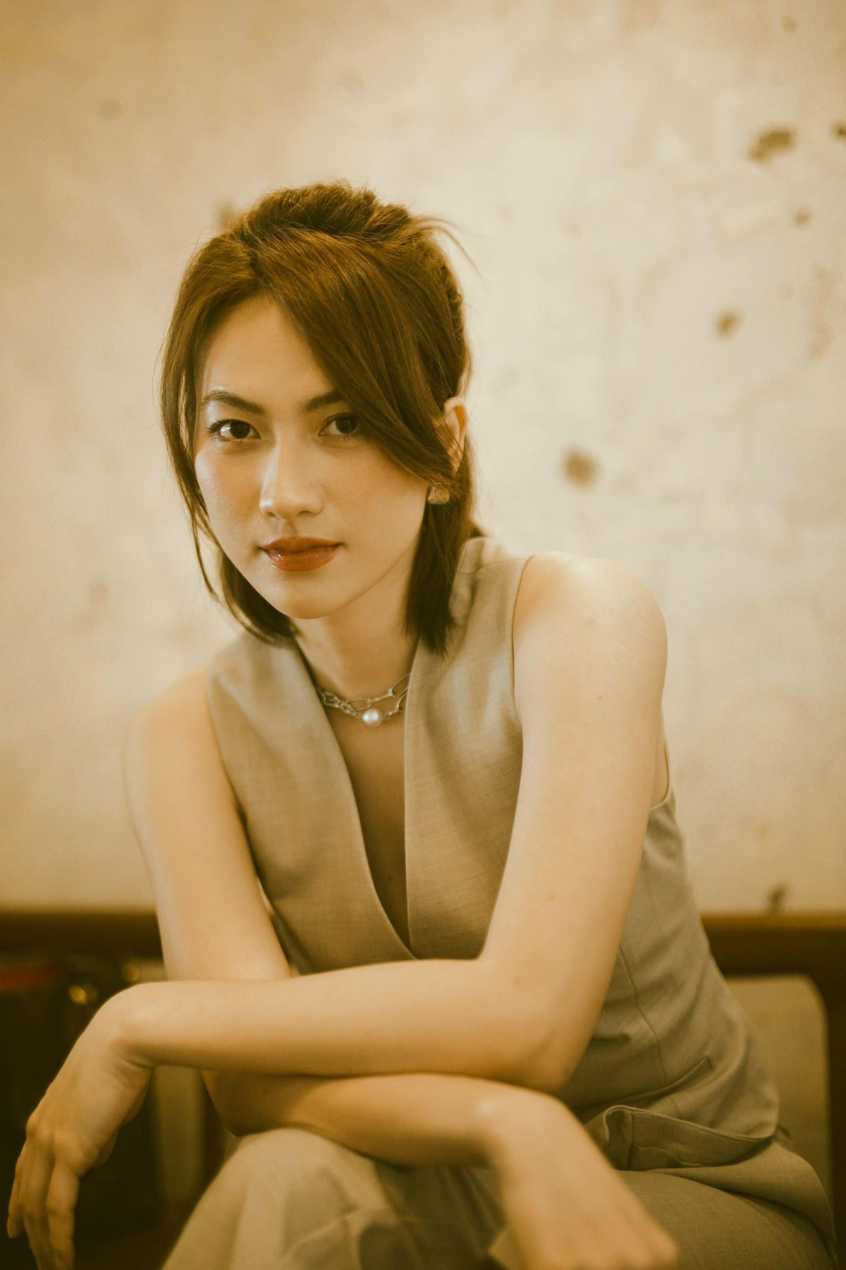 Phương Anh Đào thu với nhan sắc tự nhiên, ít son phấn trong những bức ảnh được cô chia sẻ trên trang cá nhân.