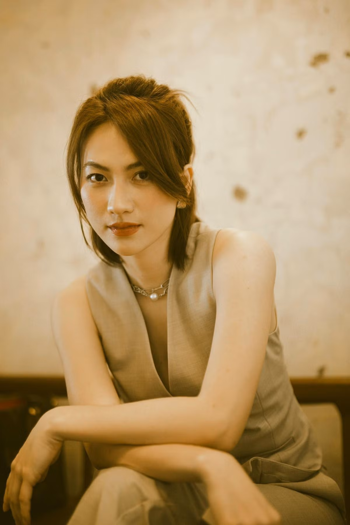 Phương Anh Đào thu với nhan sắc tự nhiên, ít son phấn trong những bức ảnh được cô chia sẻ trên trang cá nhân.