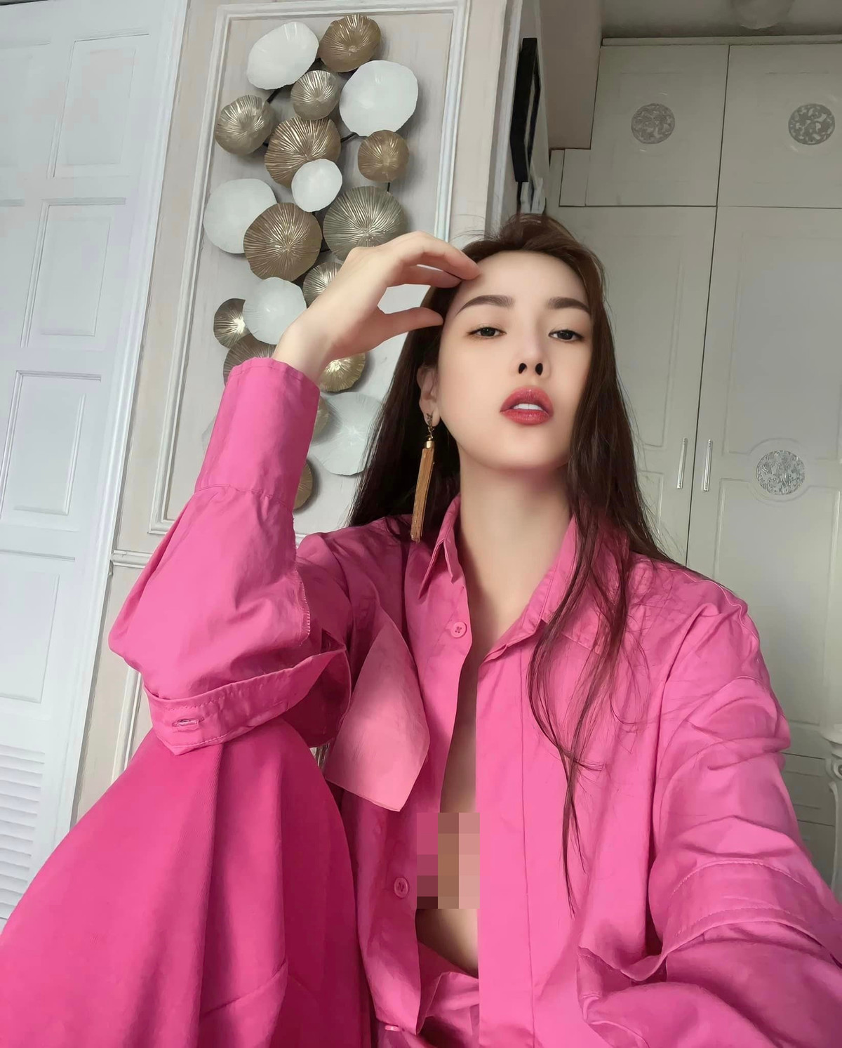 Sau 6 năm "dao kéo", mỹ nhân quê Bắc Giang được nhận xét ngày càng rạng rỡ và tươi trẻ theo năm tháng.