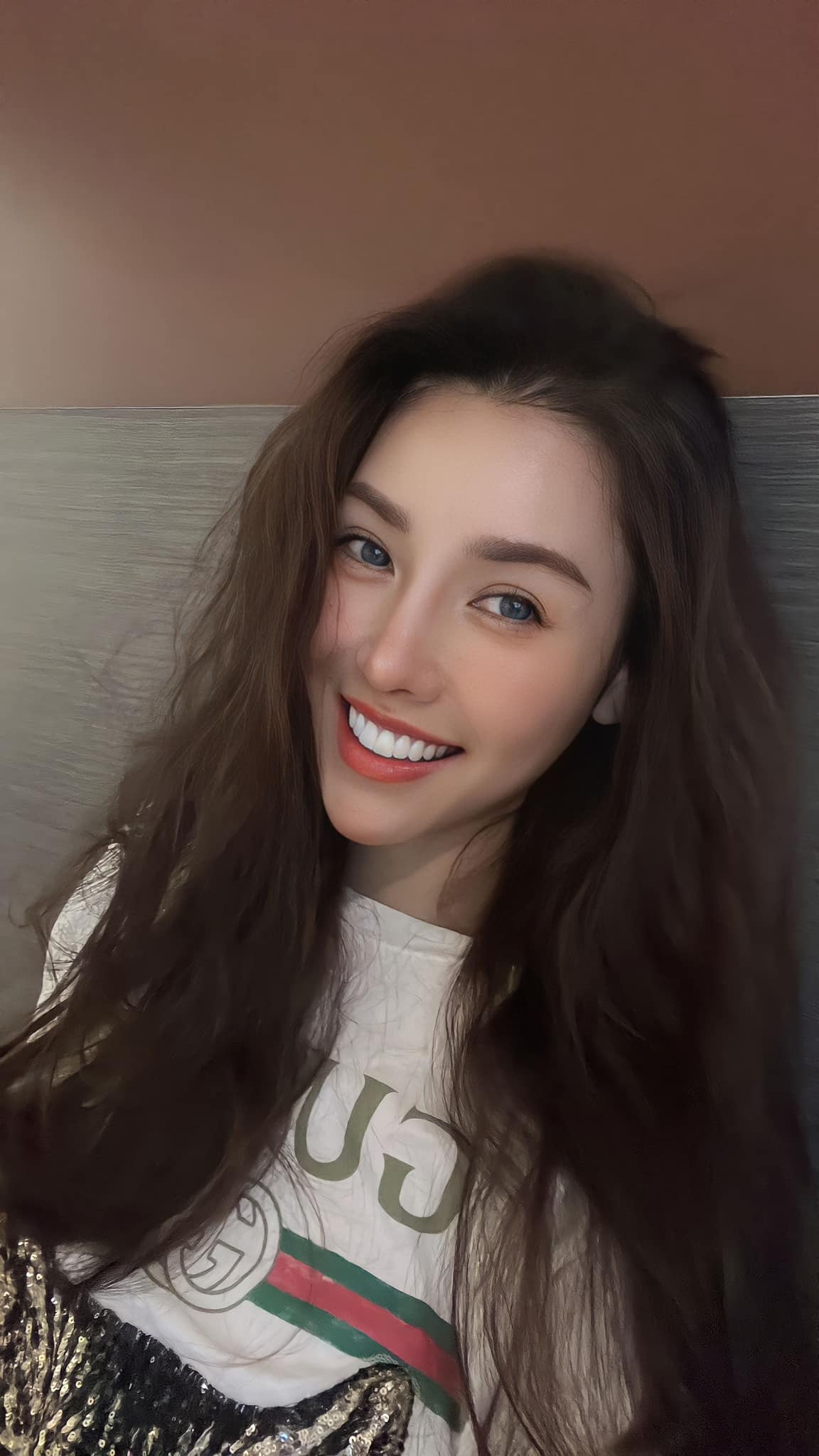 Quế Vân trải qua cảm giác ít ai dám trải nghiệm khi thực hiện hàng loạt ca "dao kéo" gương mặt chỉ trong một lần. Sau đó, cô còn chỉnh sửa chiếc mũi đến 6 lần để có được nhan sắc như mong đợi.