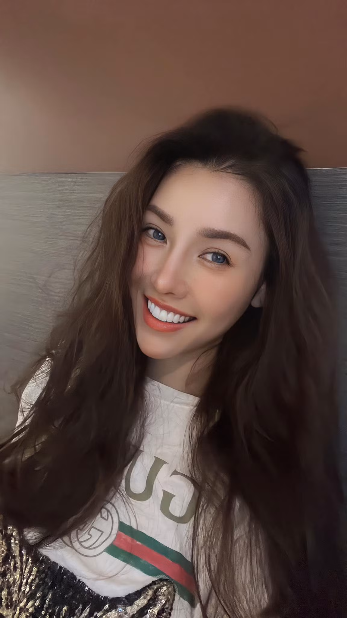 Quế Vân trải qua cảm giác ít ai dám trải nghiệm khi thực hiện hàng loạt ca "dao kéo" gương mặt chỉ trong một lần. Sau đó, cô còn chỉnh sửa chiếc mũi đến 6 lần để có được nhan sắc như mong đợi.