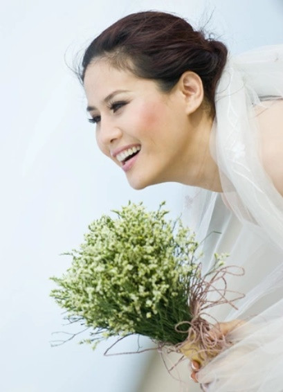 Năm 2009, Thân Thúy Hà kết hôn với Anh Vũ và sinh con trai đầu lòng đặt tên là Duy Anh. Dù từng khen cha của con trai là người chồng lý tưởng nhưng cuối cùng cuộc hôn nhân của người đẹp 7X chỉ kéo dài được 2 năm trước khi "đường ai nấy đi". Ảnh: NVCC/Dân Trí.