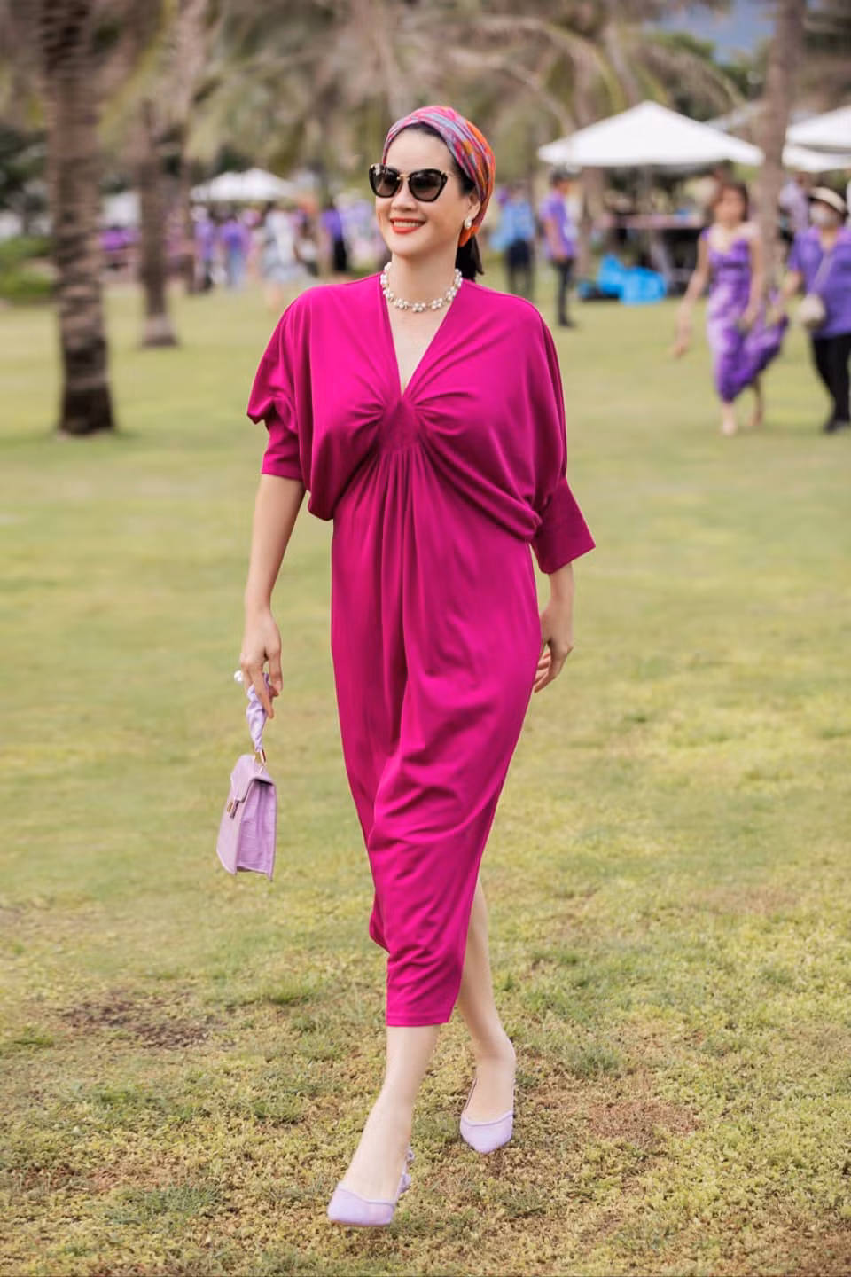 Ở tuổi 45, nữ diễn viên "chuyên trị" vai phản diện tận hưởng cuộc sống đơn giản, không cầu kỳ. Lên đồ đi dự sự kiện, Thân Thúy Hà khoe vẻ đẹp mặn mà, quyến rũ.