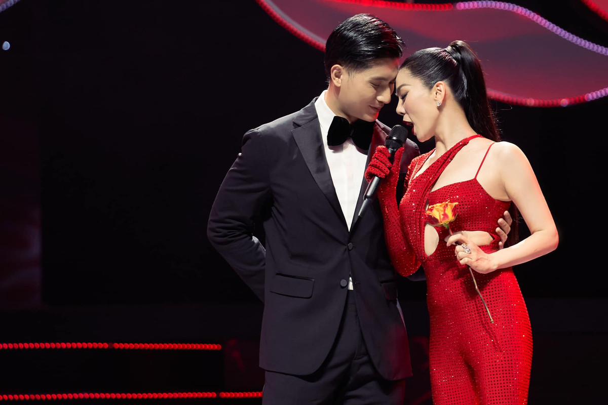 Nếu như Lâm Bảo Châu thường giữ im lặng thì Lệ Quyên lại không ít lần lên tiếng bảo vệ bạn trai khi anh bị chỉ trích.