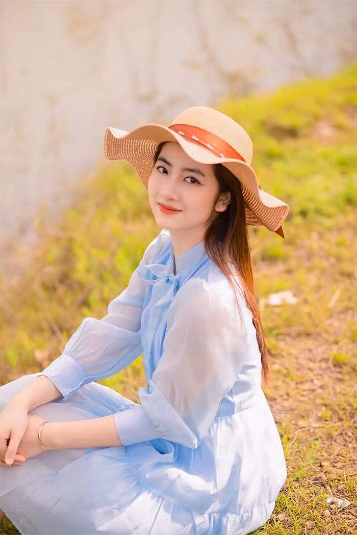 Làn da trắng cũng là một trong những ưu điểm nổi trội của Linh Chi.