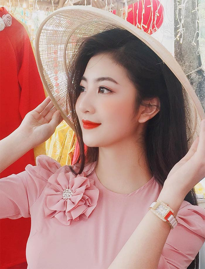 Góc nghiêng "thần thánh" của người đẹp sinh năm 2000.