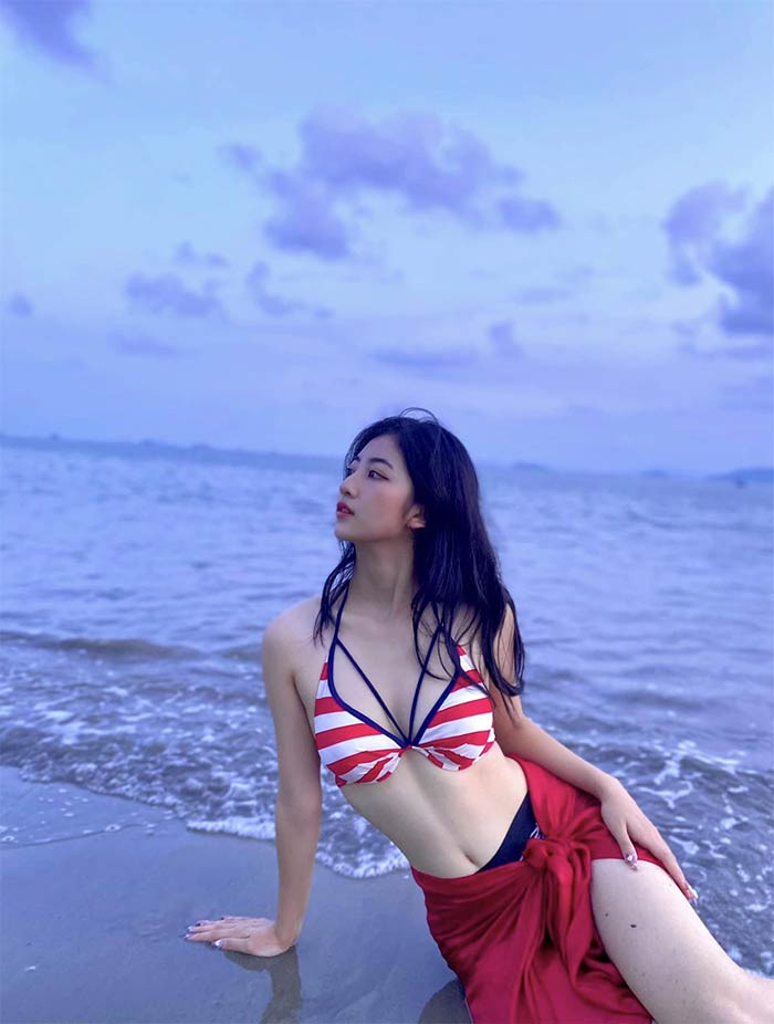 Nữ diễn viên sở hữu khuôn mặt xinh xắn và vóc dáng đẹp.