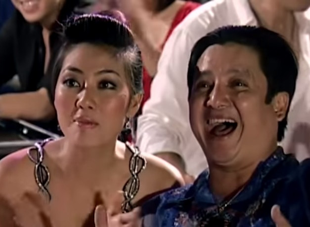 Tận dụng nhan sắc vốn có, Phương Hồng cùng với hai người chị sống cùng nhà là Diễm Kiều (Lý Nhã Kỳ) và Quỳnh Hoa (Thủy Lâm) bày mưu tính kế để moi tiền của những vị đại gia hám sắc. Hóa thân xuất sắc cho nhân vật giúp Ngọc Lan được nhiều khán giả biết đến. Ảnh: Giải trí TV.