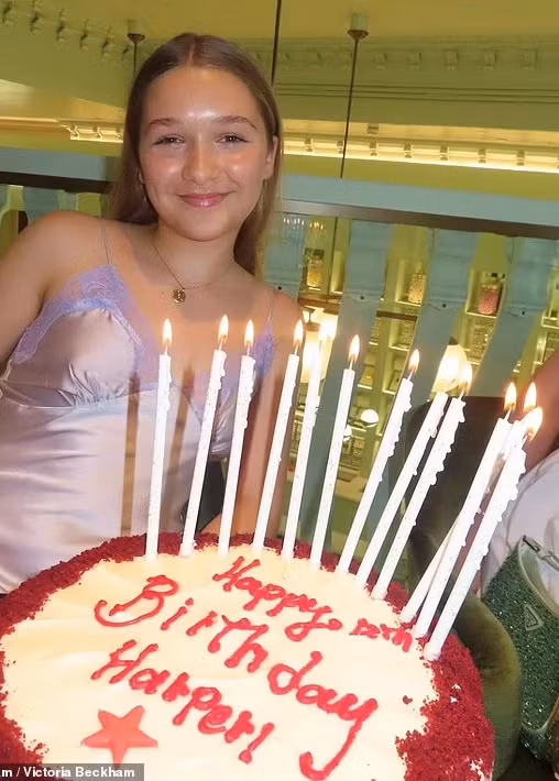 "Chúc mừng sinh nhật cô gái xinh đẹp của tôi, hãy luôn xinh đẹp từ trong ra ngoài, con là cô bé tuyệt vời nhất mà bố có thể mong ước, bố yêu con", David Beckham chúc mừng sinh nhật con gái rượu. (Ảnh: Instagram)