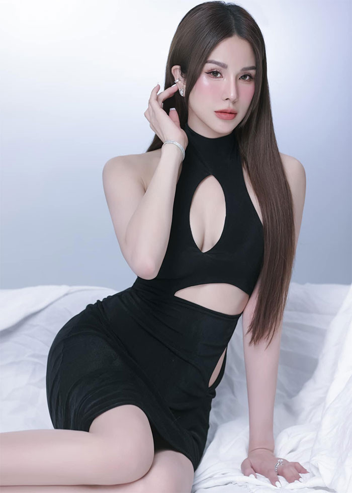 "Chị đẹp đạp gió rẽ sóng" là chương trình đánh dấu sự trở lại của người đẹp trên truyền hình sau hai năm gặp sóng gió đời tư, liên quan vụ ly hôn, giành quyền nuôi con với chồng cũ.