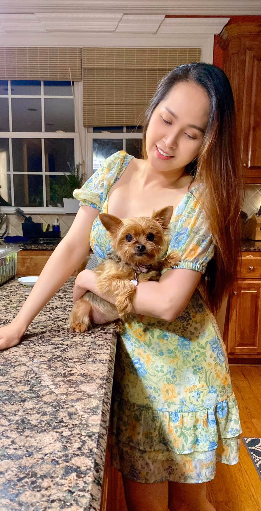 Mẹ ngày càng trẻ trung trong khi con gái càng lớn càng xinh khiến Minh Thư và ái nữ được ví như hai "chị em".