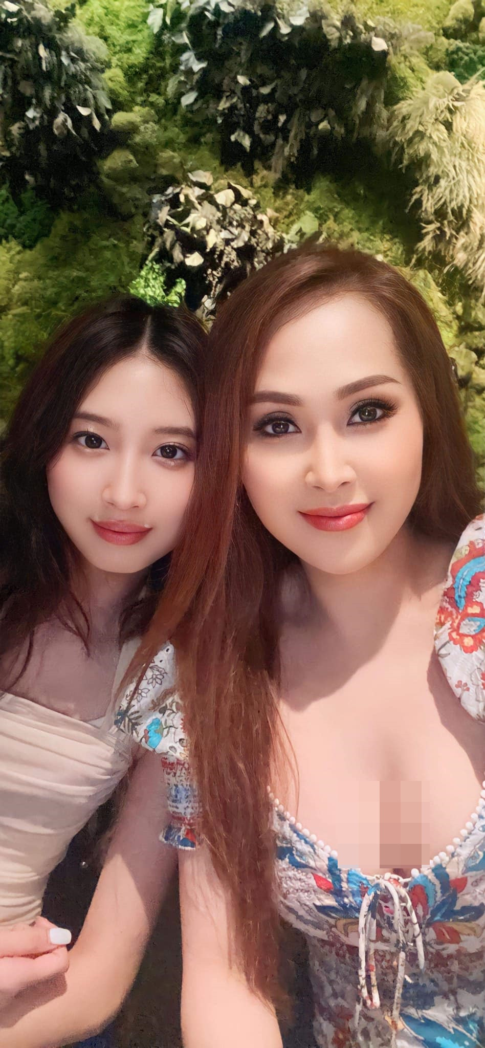 Minh Thư đưa con gái 14 tuổi về Việt Nam dịp hè này. Cô bé được theo mẹ đi trải nghiệm nhiều nơi và thưởng thức ẩm thực.