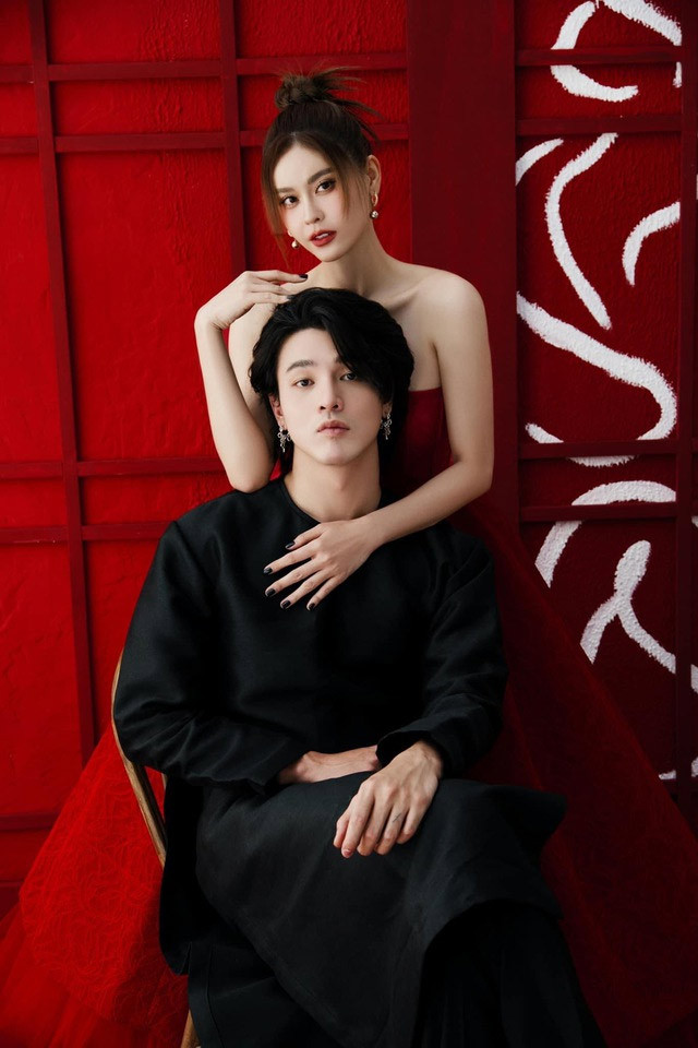 Thời điểm đầu năm 2023, Trương Quỳnh Anh bị vướng tin đồn phim giả tình thật với bạn diễn Khương Lê kém cô 9 tuổi khi đóng chung web-drama "Siêu trợ lý".