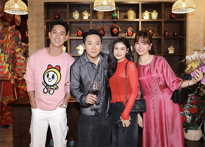 Tuy nhiên, cả Trương Quỳnh Anh - Song Luân đều phủ nhận tin đồn và cho biết, họ chỉ là hàng xóm của nhau.