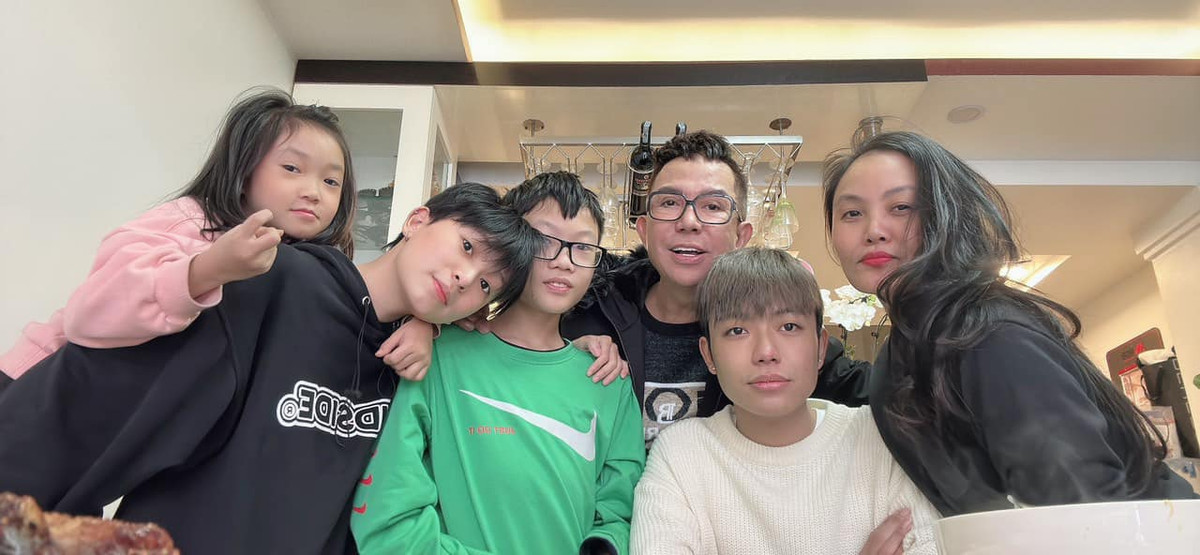 Thừa hưởng nét đẹp từ mẹ từng là hoa khôi đất Cảng, 4 người con của vợ chồng Long Nhật càng lớn càng dễ thương.