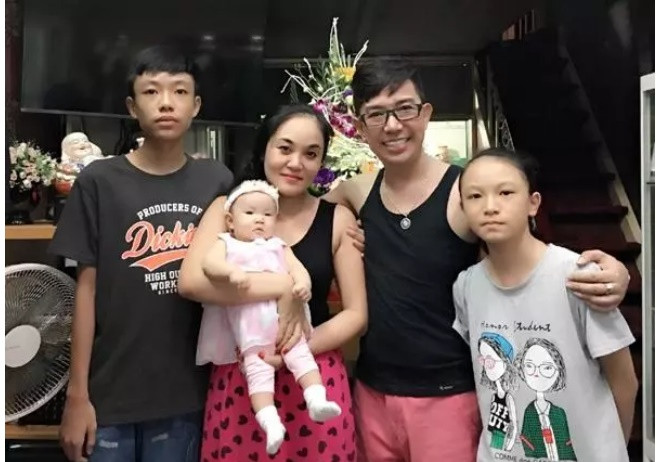 So với ảnh cũ, con trai lớn của nam ca sĩ được khen "dậy thì thành công".