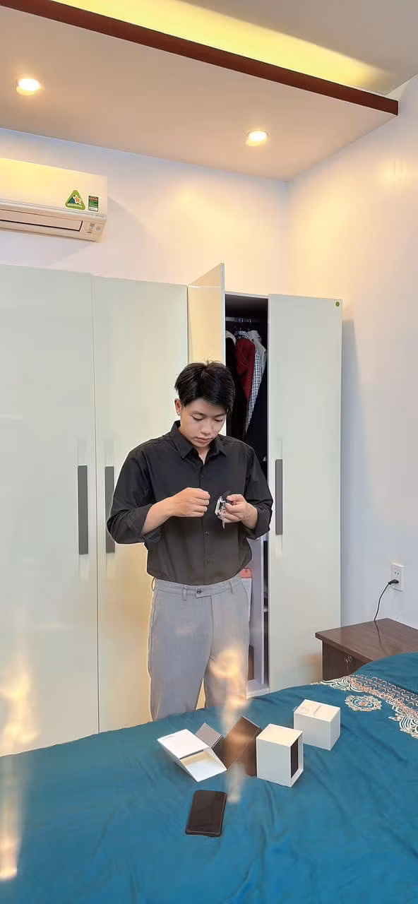 Khác với hình ảnh vài năm trước, quý tử nhà Long Nhật ngày càng chín chắn, bảnh bao.