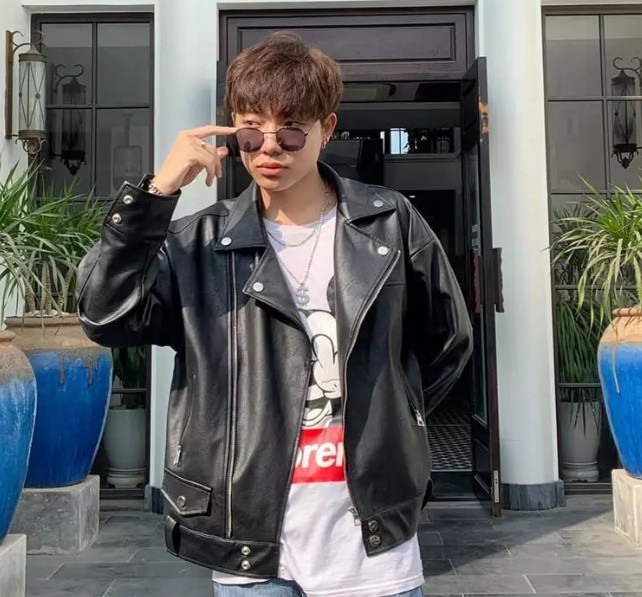 Ở tuổi 23, anh cả Vũ Long thay mẹ tiếp quản công việc kinh doanh của gia đình.