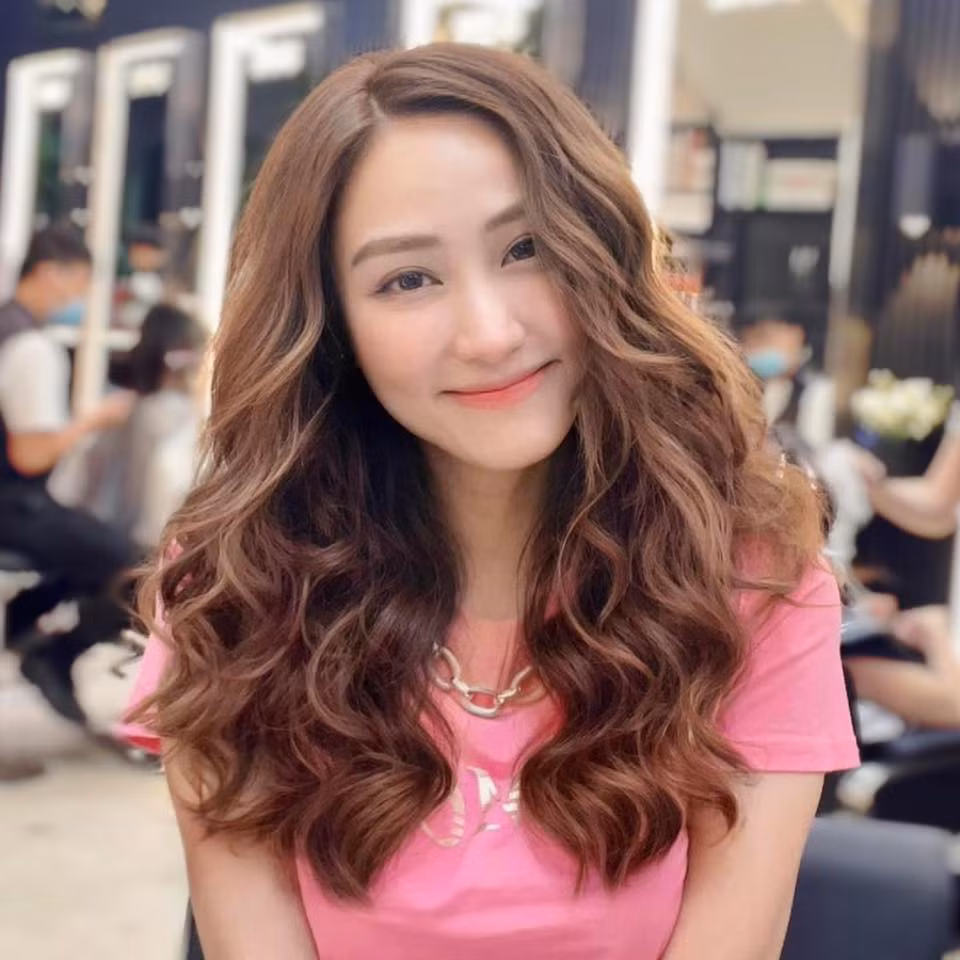 Vẻ ngoài trẻ trung khiến mỹ nhân quê Bình Định được khen như thiếu nữ mới đôi mươi.