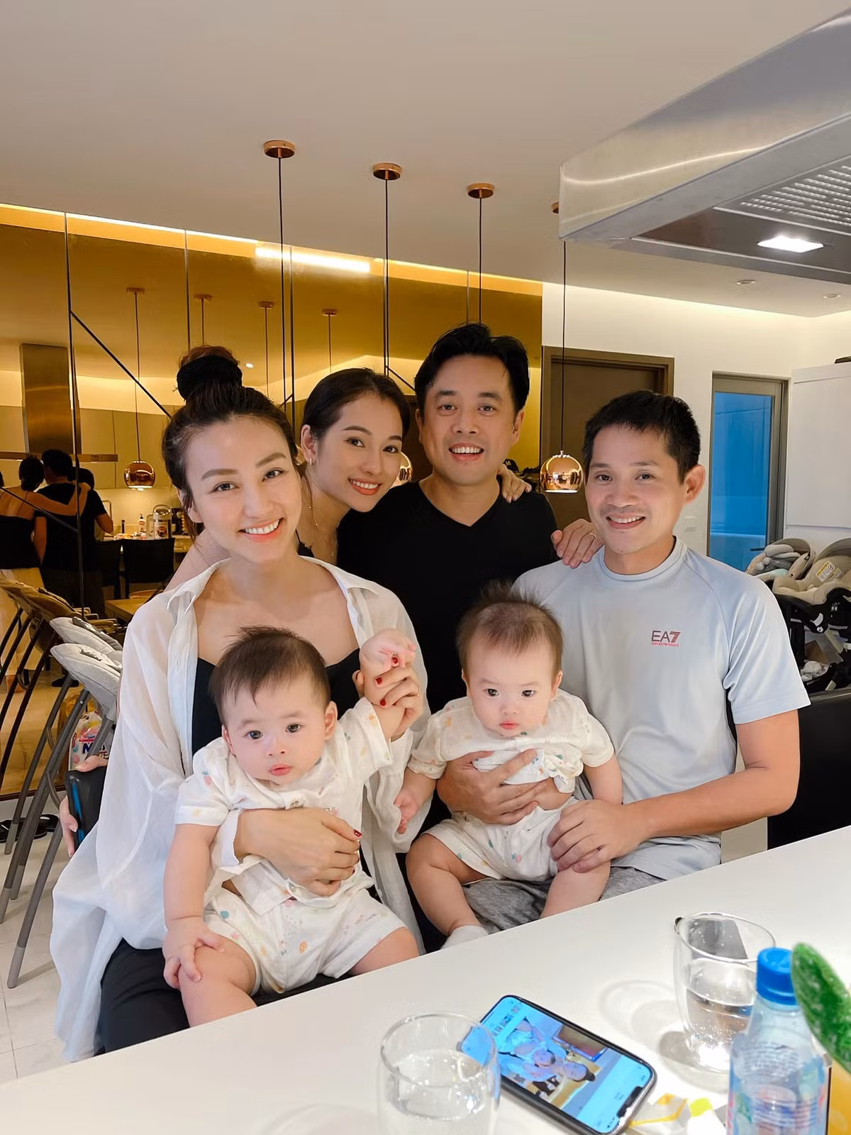 Trở về Việt Nam sau 5 năm sang Singapore du học ngành sản xuất phim, Ngân Khánh thi thoảng góp mặt trong một số sự kiện và gặp gỡ những người bạn trong showbiz.